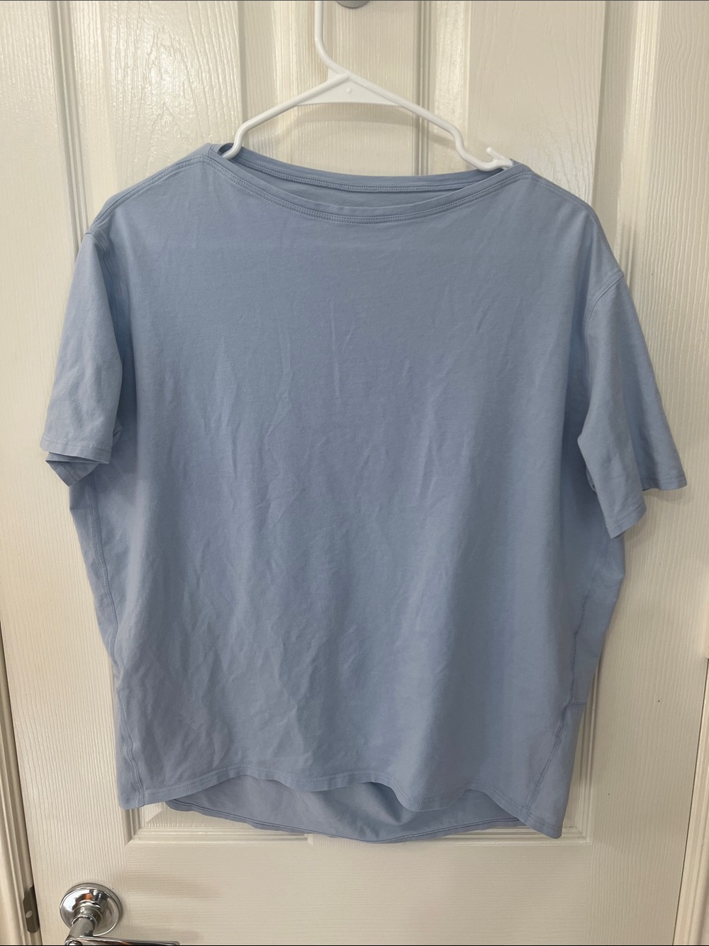 Back in Action likely size 8-10. Pit to pit 25”